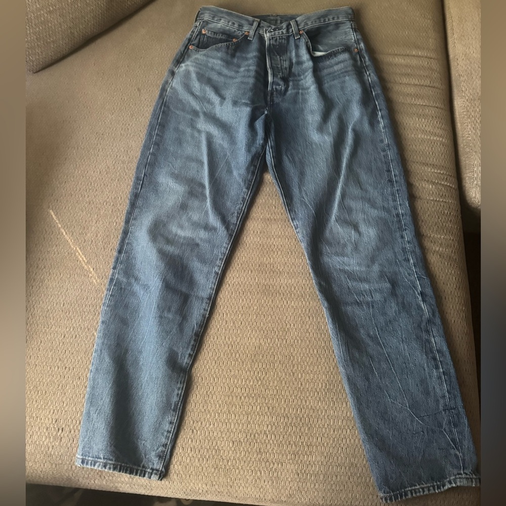 Levi’s 501 ‘81 jeans in color Blue Beauty- medium wash size 32x31